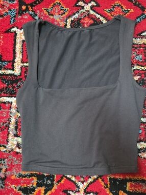 Square-Neck Dark Gray Tank Top - Sleek Cropped Silhouette